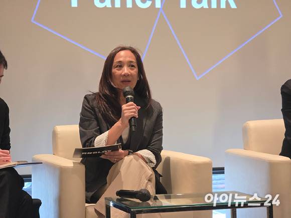 타미 바우믹 로블록스 시민의식·파트너십 부사장이 9일 서울 중구 웨스틴 조선 서울 호텔에서 열린 '로블록스 디지털 시민의식 브리핑'에서 기자들의 질문에 답하고 있다. [사진=박정민 기자]