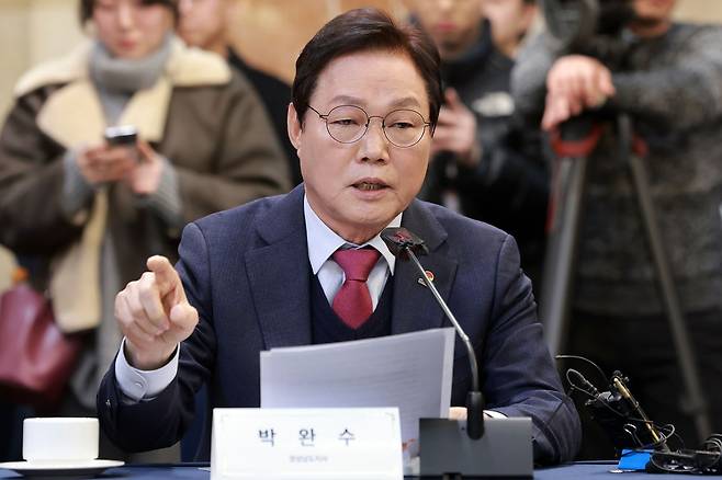 박완수 경남도지사가 2일 서울 여의도 켄싱턴호텔에서 열린 광역자치단체 통합 관련 시장·도지사 연석회의에 참석해 발언하고 있다. 뉴스1