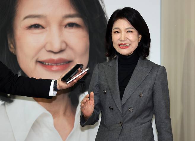 이진숙 전 방송통신위원장이 6일 오후 대구 시내 자신의 선거캠프에서 기자들과 만나고 있다. 연합뉴스