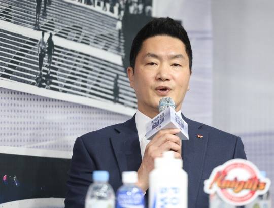 질문 답하는 전희철 SK 감독. / 사진=연합뉴스