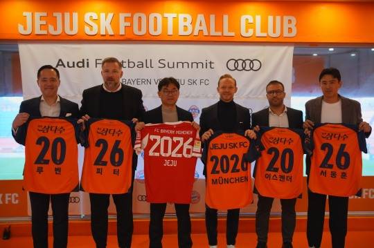 바이에른 뮌헨과 제주 SK 협약 모습. / 사진=연합뉴스