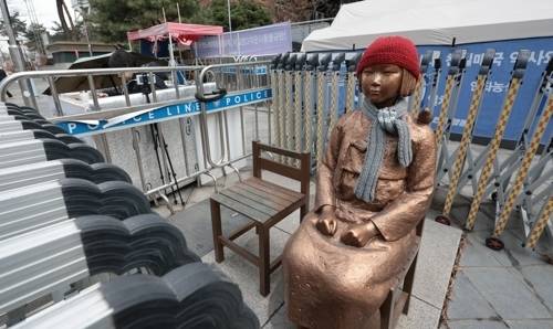 위안부 소녀상. 연합