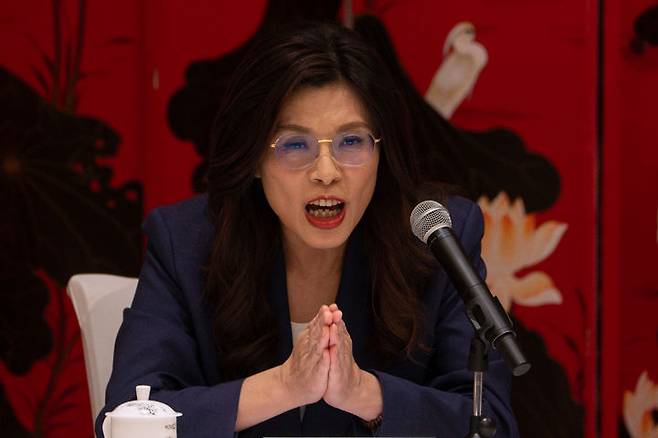 [베이징=AP/뉴시스] 정리원 대만 중국국민당 주석이 10일 오후 베이징 인민대회당에서 기자회견을 하고 있다. 2026.04.10