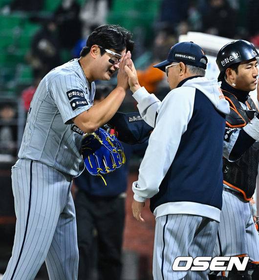 한화 이글스 김서현과 김경문 감독. /OSEN DB