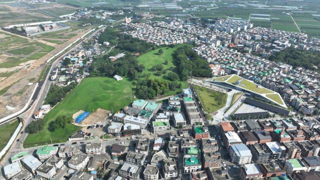 ▲ 경산 압독국의 친족관계, DNA 통해 국내 최초 확인(경산 임당동과 조영동 고분군 전경)ⓒ경산시 제공