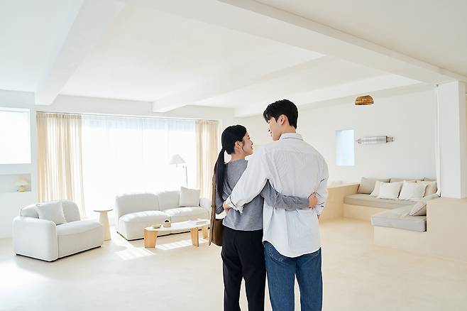 전문가들은 자본과 신용을 합치는 ‘금융 합병’이 무수저 직장인들에게 가장 강력한 내 집 마련 전략이 될 수 있다고 조언한다. 게티이미지뱅크.