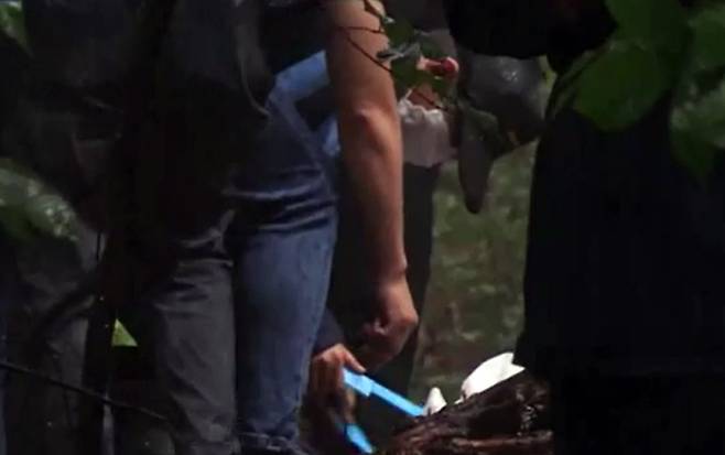 현장검증 중인 피의자 박 모씨  사진-연합뉴스TV