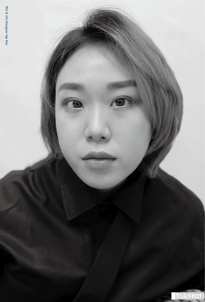 일명 ‘악프입 꽃신’은 이 사람 손에서 탄생했다. 국내 디자이너 브랜드 ‘리우앤비우’의 대표 김예지 사진제공|리우앤비우