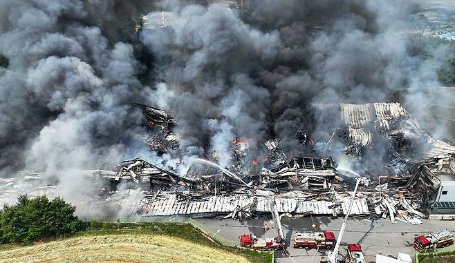이천 물류센터 화재는 규제 사각지대가 피해 규모를 키운 케이스다.[사진 | 뉴시스]