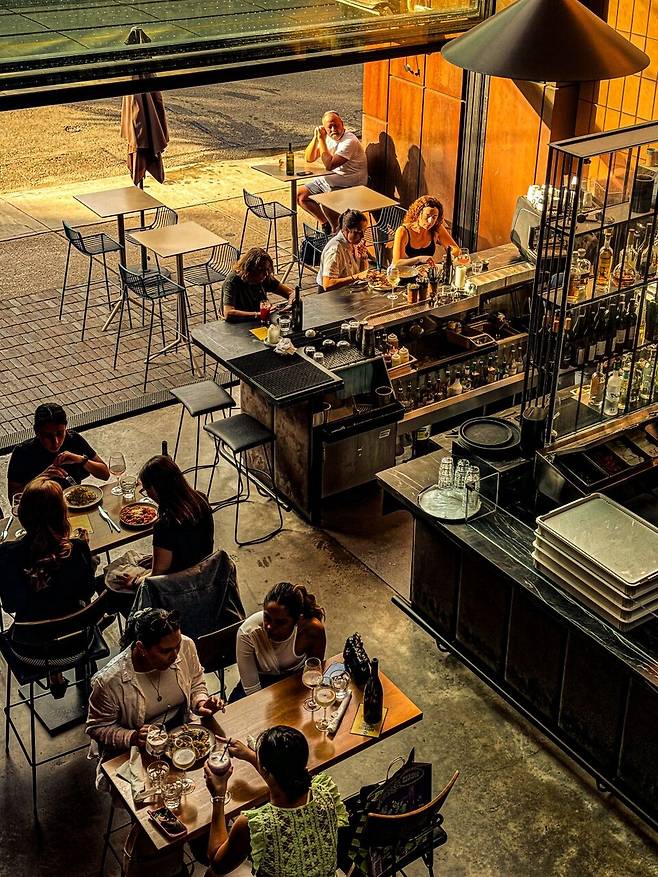 킹 스트리트에 위치한 레스토랑 구스토 501(Gusto 501). 낮 시간대 와인 한 잔을 3불에 즐길 수 있는 해피타임을 운영해서 종종 갔다