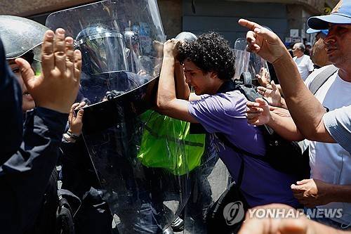 임금인상을 요구하는 시위 [AP=연합뉴스]