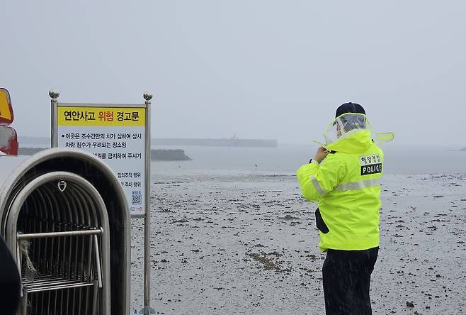 연안안전 위험구역 점검 중인 보령해경 [보령해경 제공. 재판매 및 DB 금지]