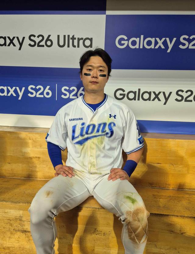 삼성 라이온즈의 박승규가 10일 대구에서 열린 NC 다이노스와의 경기를 승리로 이끈 뒤 인터뷰에 응하고 있다. 채정민 기자