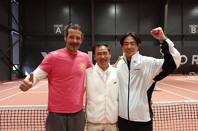 곤잘로 코치와 성중근 대표, 안준범 코치