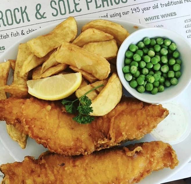 런던에서 가장 오래된 피시앤칩스 가게 '락 앤 솔 플레이스'./인스타그램