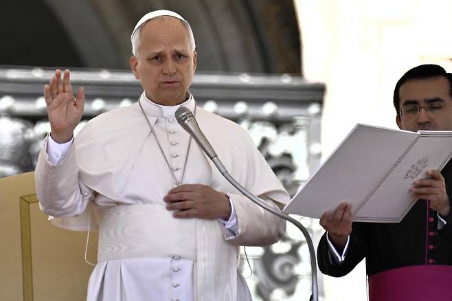 8일 바티칸 성 베드로 광장에서 연설하는 교황 레오 14세. /AFP 연합뉴스