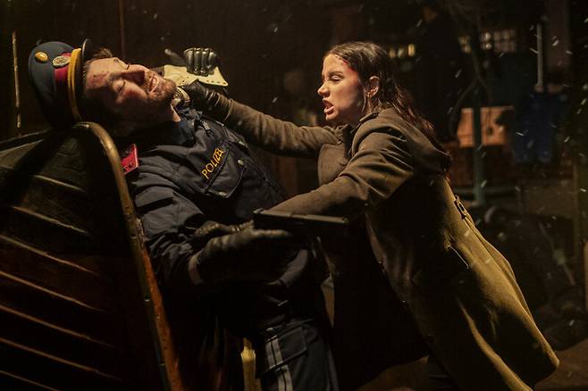 영화 ‘발레리나’의 주인공 이브는 ‘루스카 로마’에서 발레리나이자 킬러로 성장한다. 판시네마 제공