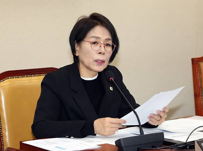 지난 9일 국회에서 열린 과학기술정보방송통신위원회 전체 회의에서 최민희 위원장이 발언하고 있다. 사진=연합뉴스