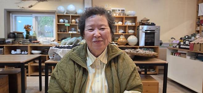 지난 6일 전북 남원시 ‘맛있는 부엌’에서 만난 고은정 제철음식학교 대표. 항상 두건을 쓰고 다니는 고 씨는 이날 두건이 없어 어색하다며 웃어 보였다.