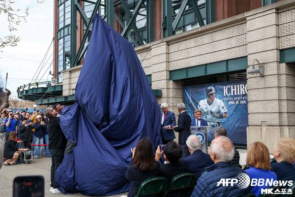매리너스 홈구장 T모바일파크에서 진행된 이치로 동상 공개 행사. 사진(美 시애틀)=ⓒAFPBBNews = News1