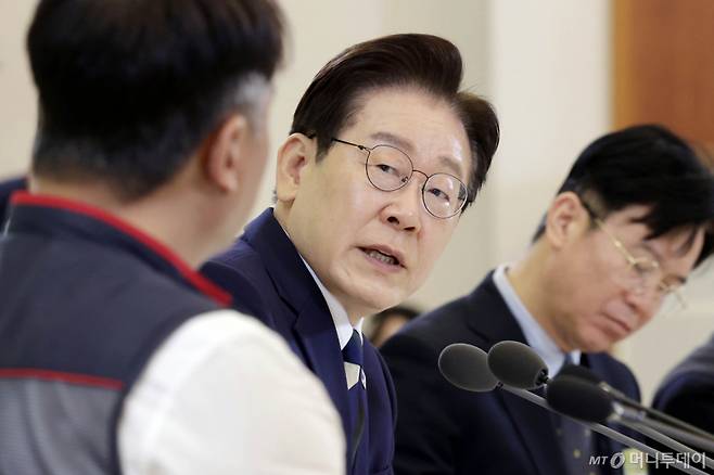 [서울=뉴시스] 최동준 기자 = 이재명 대통령이 10일 청와대에서 열린 민주노총 초청 간담회에서 발언하고 있다. 2026.04.10. photocdj@newsis.com /사진=최동준