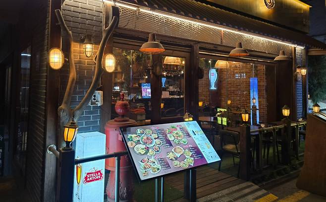 서울 마포구 합정동의 한 한식 주점의 모습. 매장 내부는 한산했다. /사진=이병권 기자