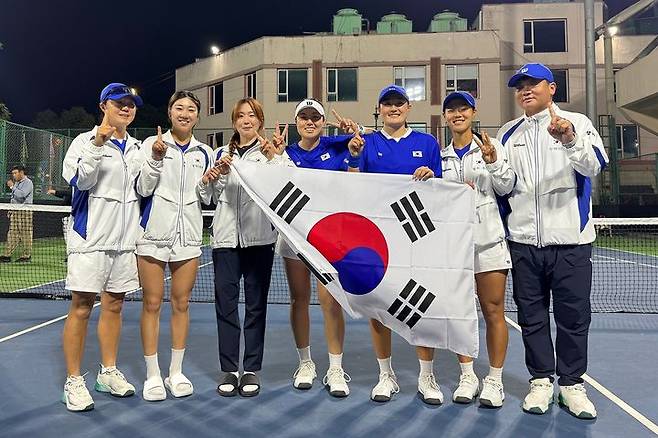 [서울=뉴시스] 2026 빌리진킹컵에 출전한 한국 여자 테니스 대표팀. (사진 = 대한테니스협회 제공) *재판매 및 DB 금지