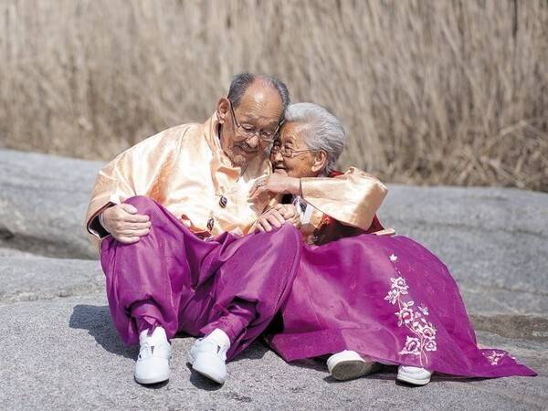 ▲ 다큐멘터리 영화 '님아, 그 강을 건너지 마오' 속 조병만 할아버지와 강계열 할머니. 제공| 대명문화공장