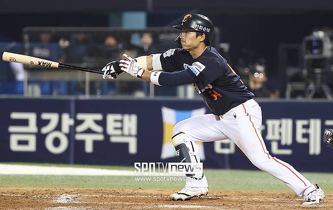 ▲ 팀 중견수 문제를 해결할 자원으로 기대를 모으고 있으나 초반 고전하고 있는 오재원 ⓒ곽혜미 기자