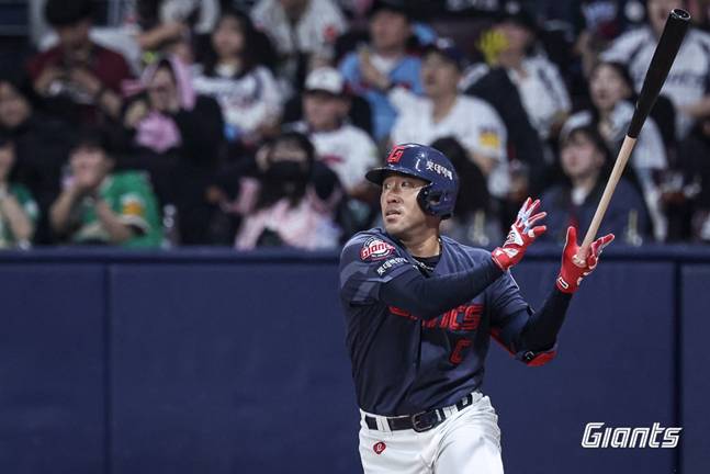 9회 선두타자로 나서 안타로 출루한 전준우. /사진=롯데 자이언츠