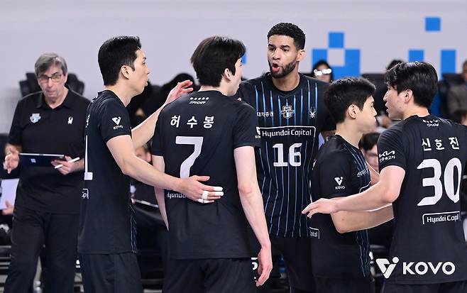 득점 후 기뻐하는 현대캐피탈 선수들 [한국배구연맹 제공. 재판매 및 DB 금지]