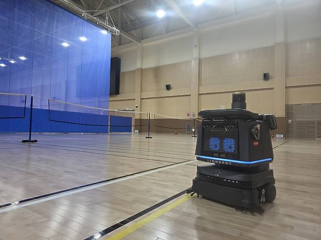'위생·안전 한꺼번에 잡는다' 울주종합체육센터에 로봇청소기 도입 [울주군시설관리공단 제공.재판매 및 DB 금지]