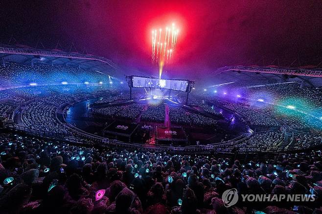 BTS 새 월드투어 '아리랑' 고양 공연 (서울=연합뉴스) 그룹 방탄소년단(BTS)이 9일 경기도 고양종합운동장 주경기장에서 새 월드투어 '아리랑'의 막을 올렸다. 2026.4.10 [빅히트뮤직 제공.재판매 및 DB 금지] photo@yna.co.kr