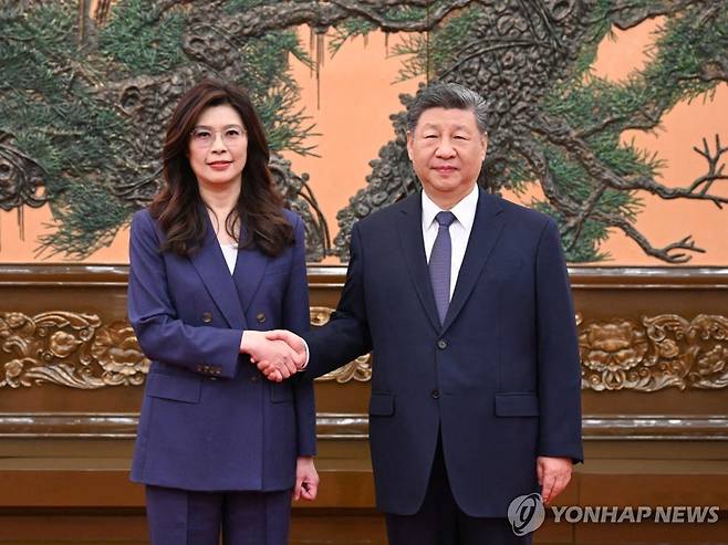 정리원 대만 국민당 주석과 시진핑 중국 국가주석 [AFP 연합뉴스 자료사진. 재판매 및 DB금지]
