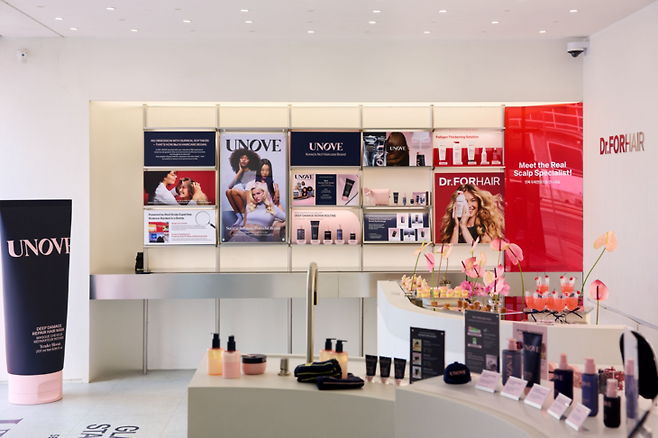 ▲국내 헤어케어 브랜드 최초로 미국 세포라에 입점한 어노브의 매장 내부 모습.사진=어노브