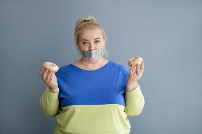 단식은 불필요한 콜레스테롤 수치를 떨어뜨리고 인슐린 저항성을 낮추지만, 장기적으로는 다이어트에 도움이 되지 않는다. 사진=게티이미지뱅크