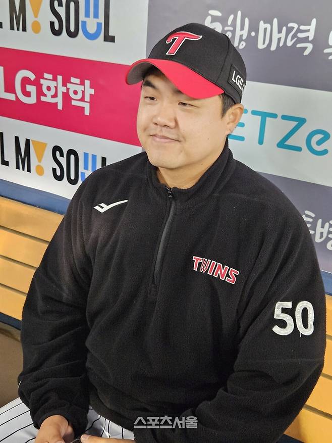 LG 장현식이 11일 서울 잠실구장에서 열린 2026 KBO리그 정규시즌 SSG전 승리 후 취재진 인터뷰에 응하고 있다. 잠실 | 강윤식 기자 skywalker@sportsseoul.com