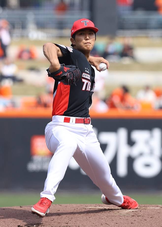 KIA 이의리가 11일 대전 한화생명 볼파크에서 열린 2026 KBO리그 정규시즌 한화와 경기에 선발 등판해 역투하고 있다. 사진 | KIA 타이거즈