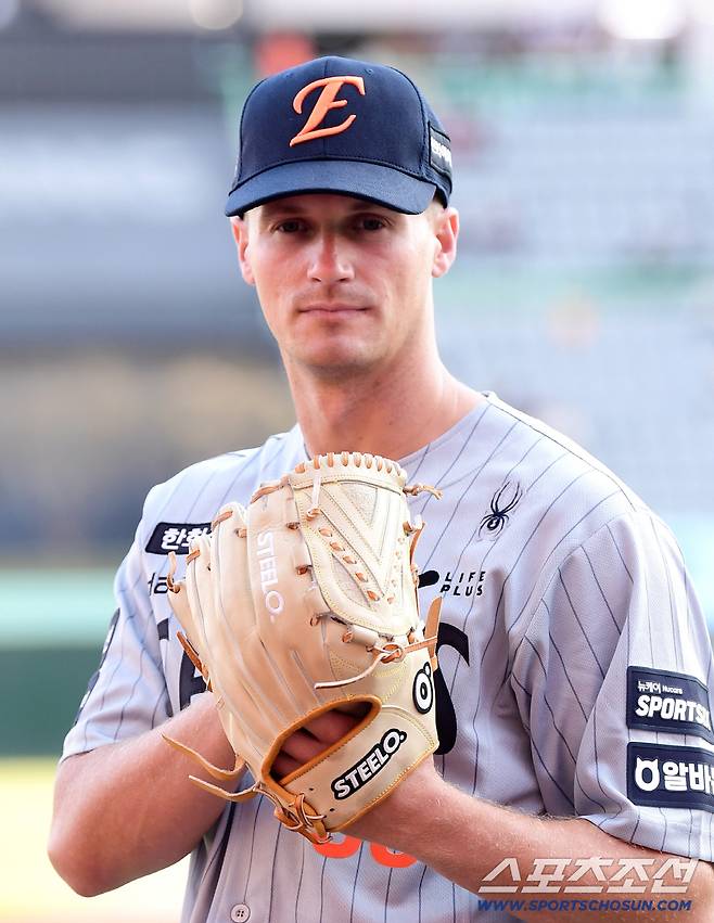 7일 인천 SSG랜더스필드에서 열리는 SSG와 한화의 경기. 포토타임 포즈를 취하고 있는 한화 새로운 외국인투수 쿠싱. 인천=송정헌 기자songs@sportschosun.com/2026.04.07/