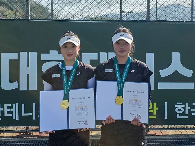 여자복식 우승 김은서 김혜원