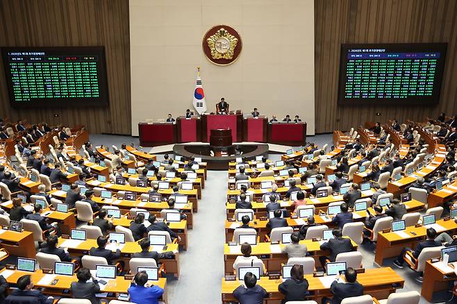 10일 서울 여의도 국회에서 열린 434회 국회(임시회) 3차 본회의에서 2026년도 제1회 추가경정예산안(정부)이 가결되고 있다. /뉴스1