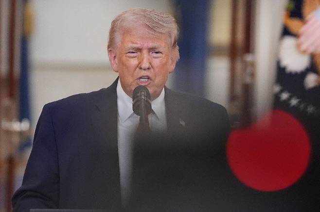 도널드 트럼프 미국 대통령이 1일 백악관에서 이란 전쟁에 대해 발언하고있다. 워싱턴=AP 뉴시스