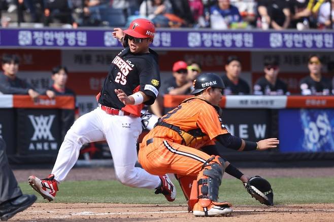 한준수가 팀의 첫 득점에 성공하고 있다.연합뉴스
