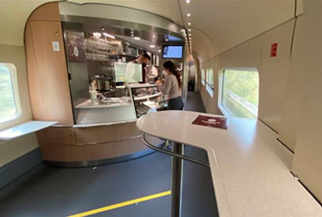 독일 ICE에 설치된 바의 모습. 사진 코레일