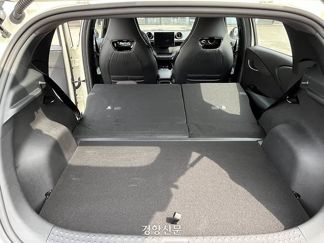 2열 좌석 등받이를 접으니 웬만한 SUV 못지않은 널찍한 트렁크 공간이 나왔다. 권재현 선임기자