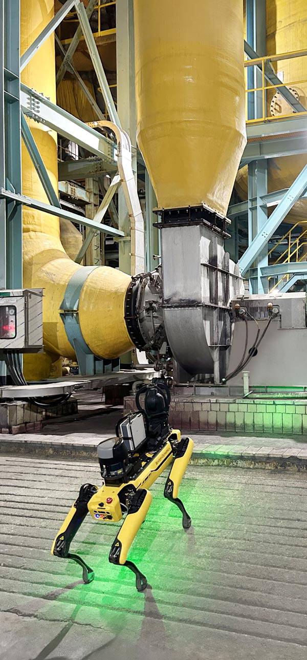 고려아연은 피지컬 AI 도입 일환으로 울산 온산제련소에 4족 보행 로봇 스팟을 도입해 현장 관리를 한다. 고려아연 제공