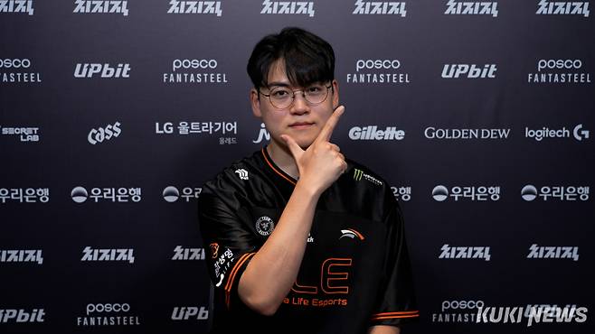 ‘구마유시’ 이민형이 10일 서울 종로구 롤파크 LCK 아레나에서 열린 ‘2026 LCK’ 정규시즌 1라운드 BNK 피어엑스와 경기에서 이긴 뒤 쿠키뉴스와 인터뷰하고 있다. 김영건 기자