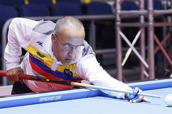 콜롬비아의 루이스 마르티네스는 1차예선부터 출발, 16강까지 오르며 이번 대회 돌풍의 주역으로 떠올랐다. 마르티네스는 32강 조별리그서 하이런21점을 앞세워 드보글레아레를 11이닝만에 40:8로 물리치며 애버리지 3.636을 기록했다. 마르티네스는 조명우와 16강전을 치른다. (사진=SOOP)