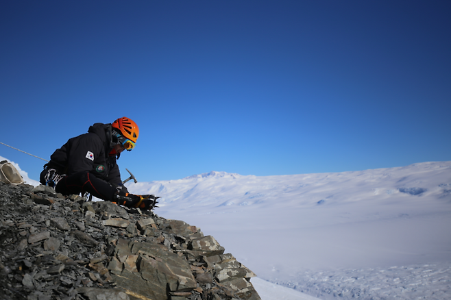 남극에서  연구를 하고 있는 김지훈 박사[극지연구소]
