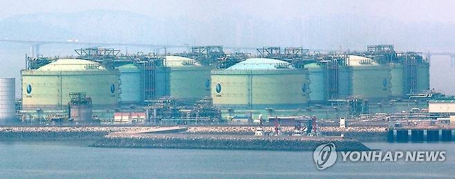 인천시 연수구 송도동 한국가스공사 인천생산기지 내 액화천연가스(LNG) 저장탱크. [연합뉴스]